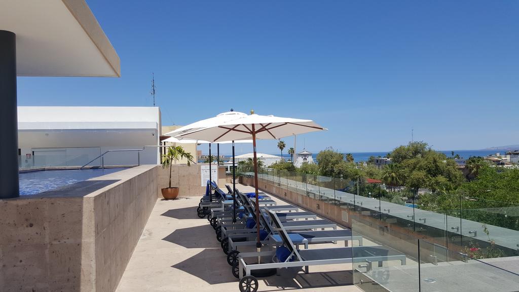 Hotel Catedral La Paz Exteriér fotografie The rooftop pool at the hotel