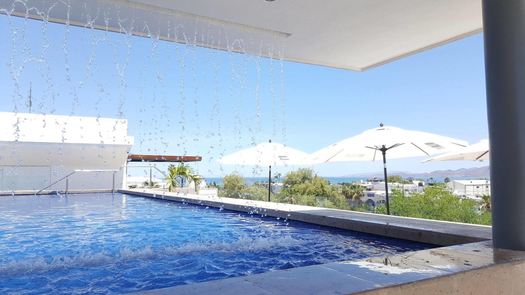 Hotel Catedral La Paz Exteriér fotografie Rooftop pool at the Hotel